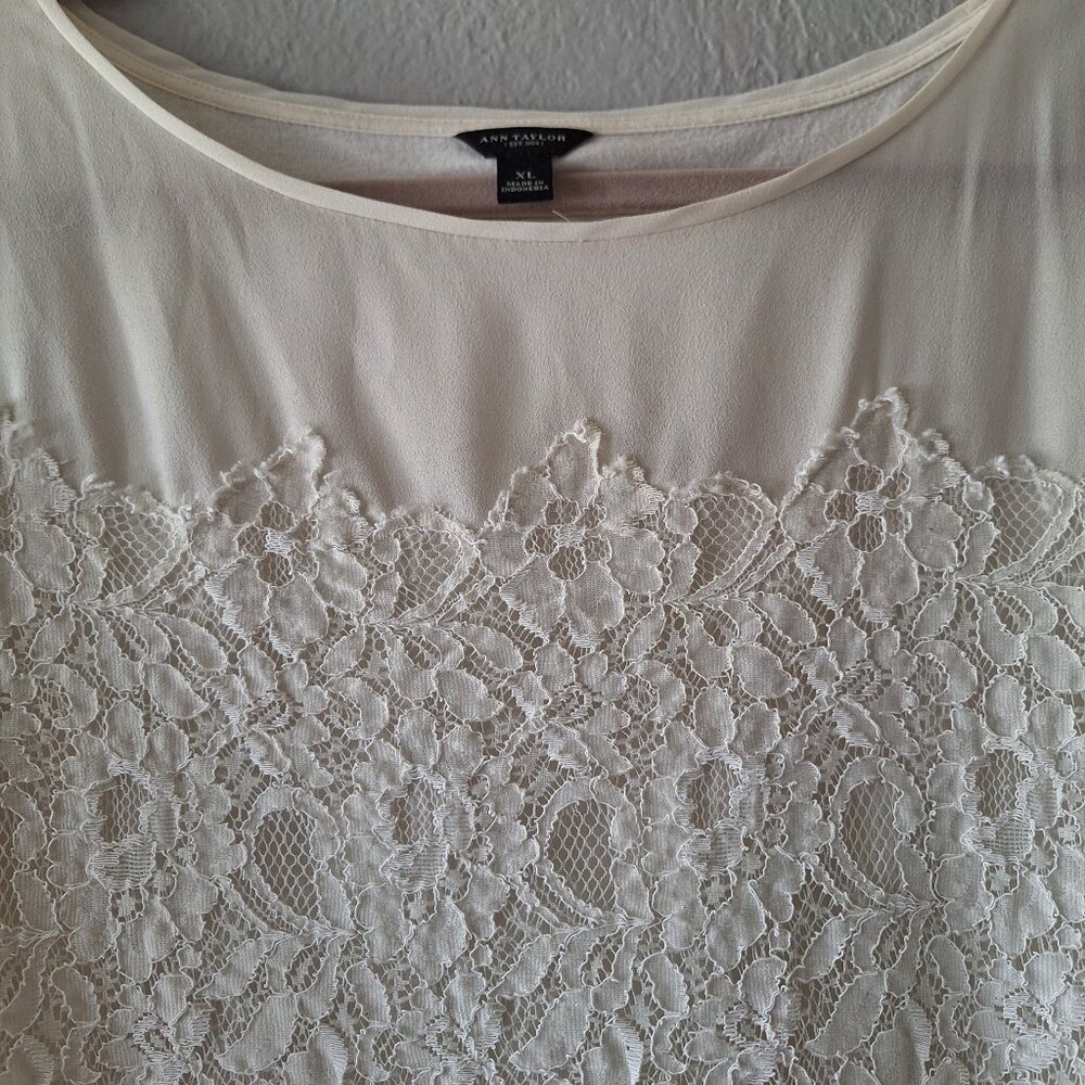 Ann Taylor Cream Lace Short Sleeve Blouse, Soft Pristine Condition Size XL - Picture 3 of 5
